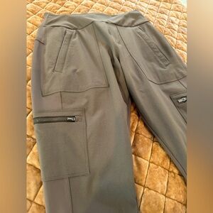 Athleta Headlands Hybrid Cargo pants - NW, No Tags.